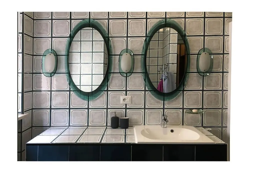 Elegant Apartment San Babila ,5 Minutes From Duomo Milan