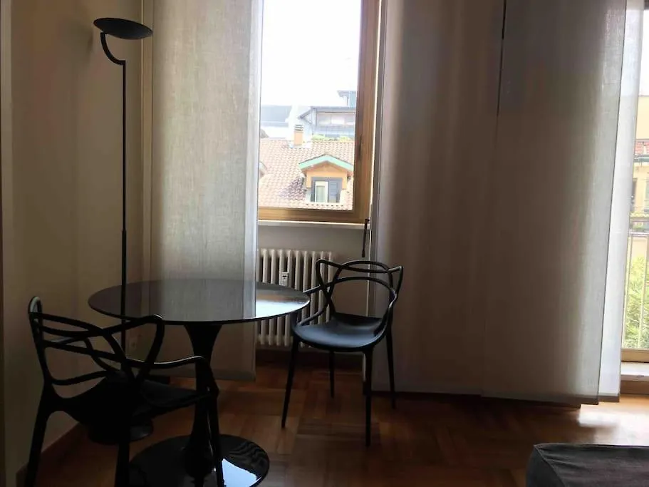 Elegant Apartment San Babila ,5 Minutes From Duomo Milan Italy